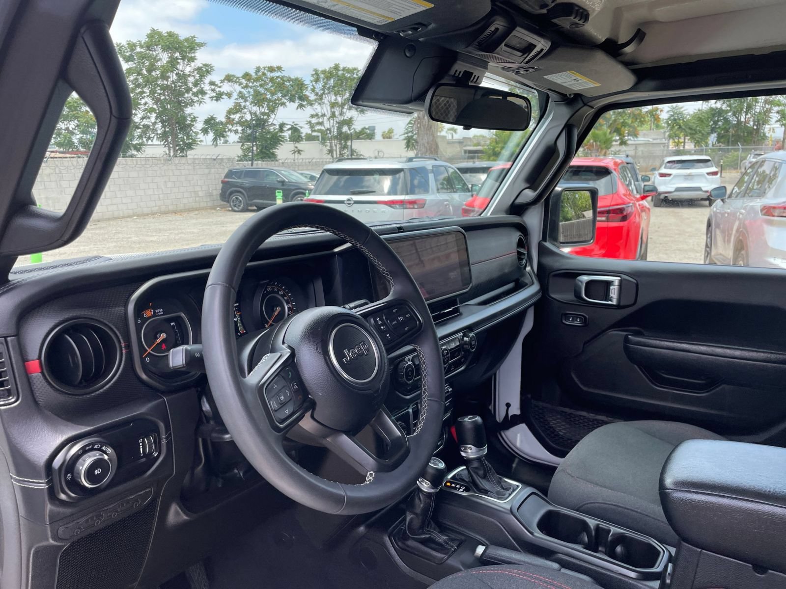 Used 2025 Jeep Wrangler Unlimited Rubicon AWD/4WD image 28
