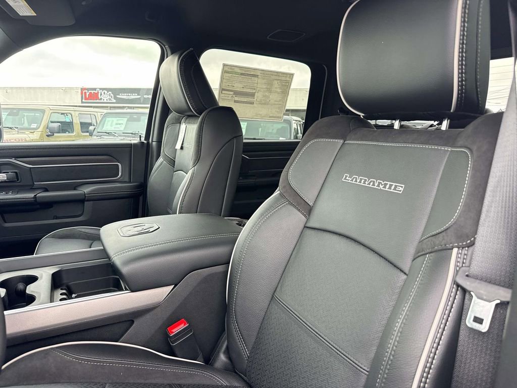 New 2026 RAM 3500 Laramie AWD/4WD image 38