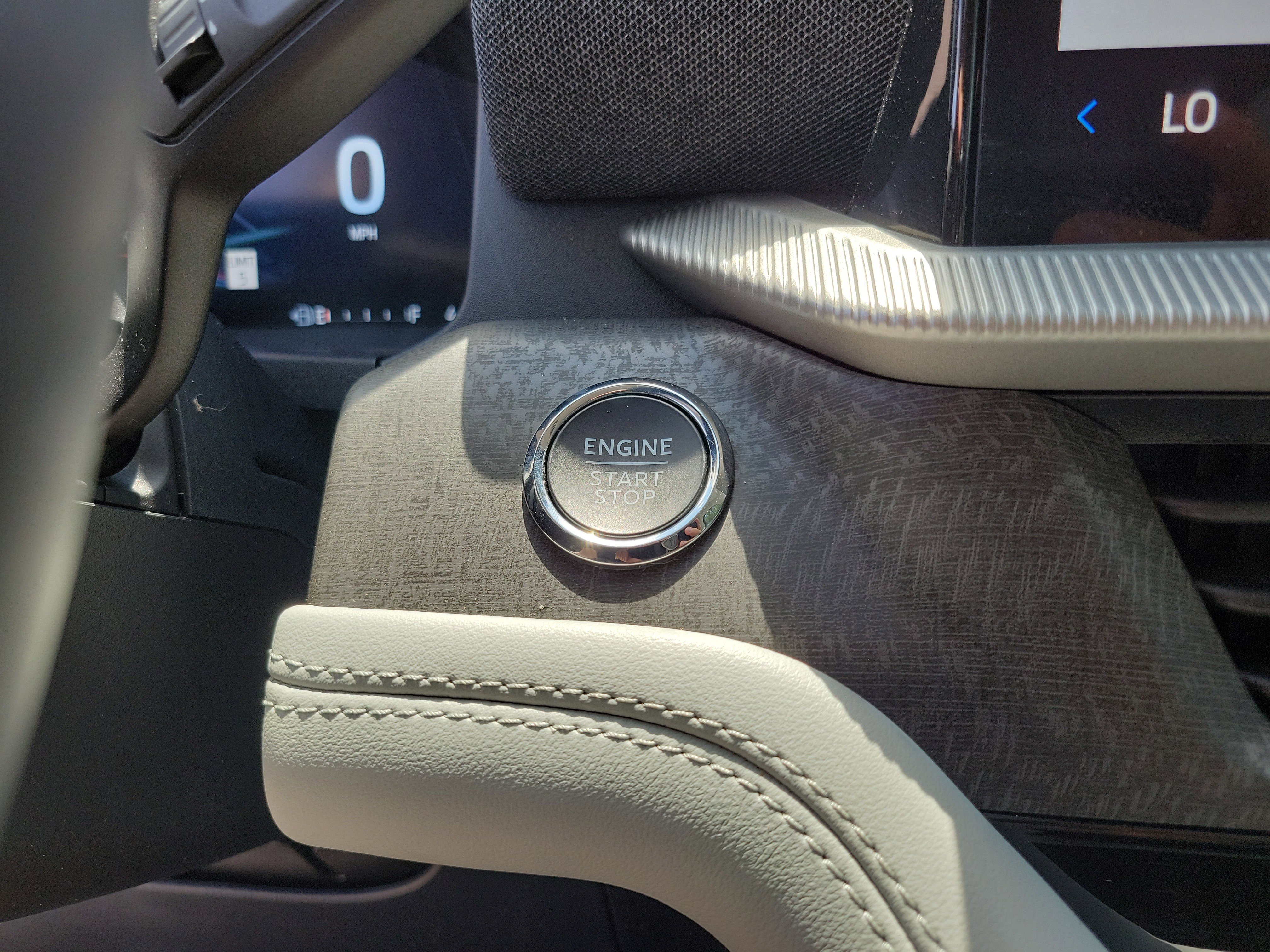 Used 2025 Ford Explorer Platinum w/ Ultimate Package image 16