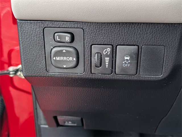 Used 2015 Toyota RAV4 XLE image 30