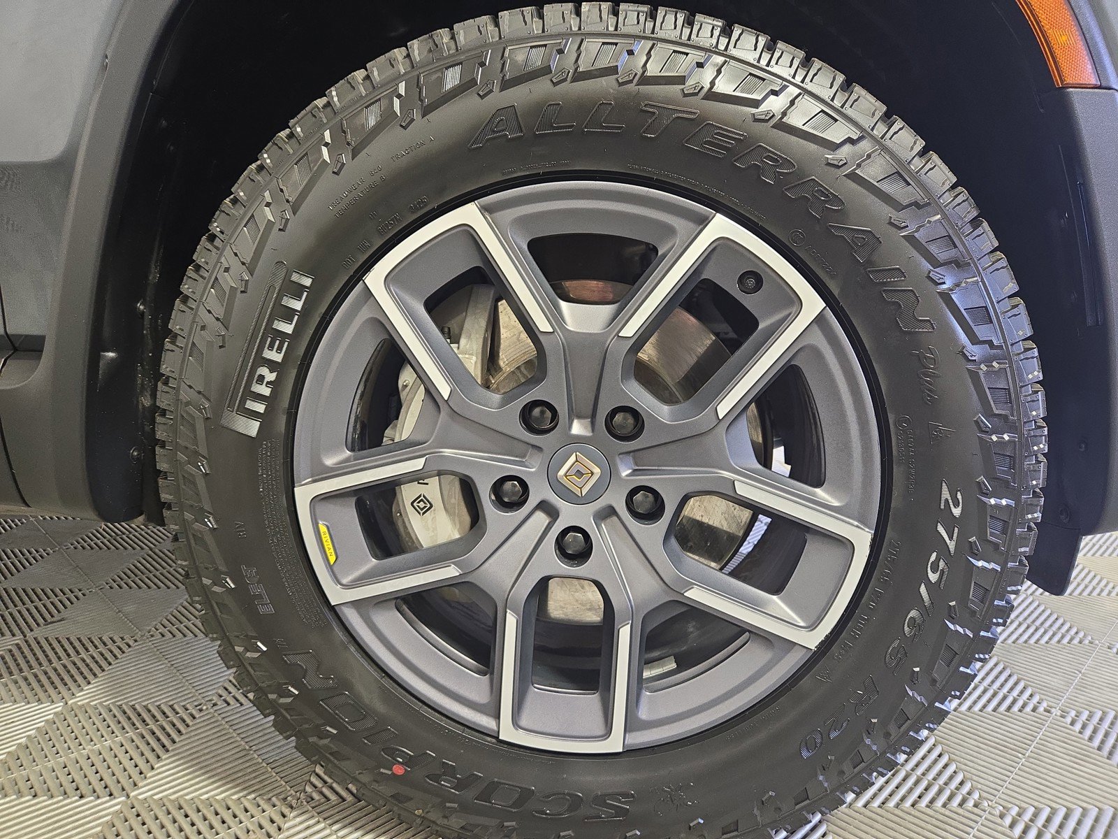 Used 2024 Rivian R1S Adventure image 11