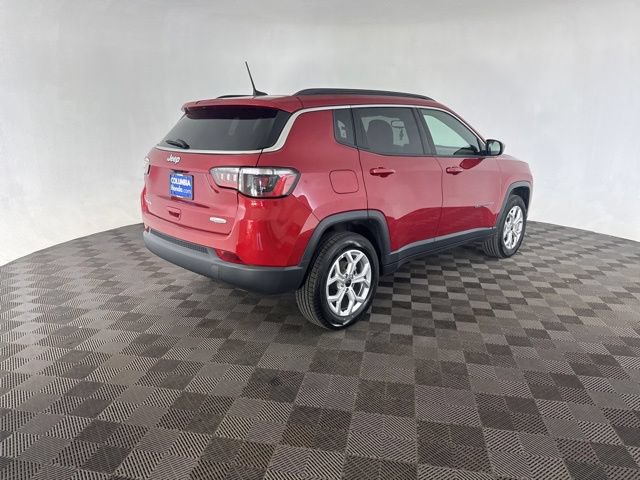 Used 2025 Jeep Compass Latitude AWD/4WD image 6