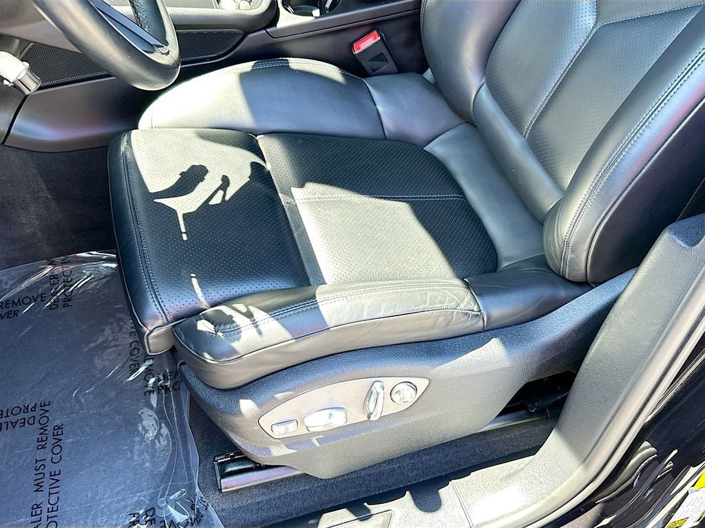 Certified 2023 Porsche Macan AWD/4WD image 22