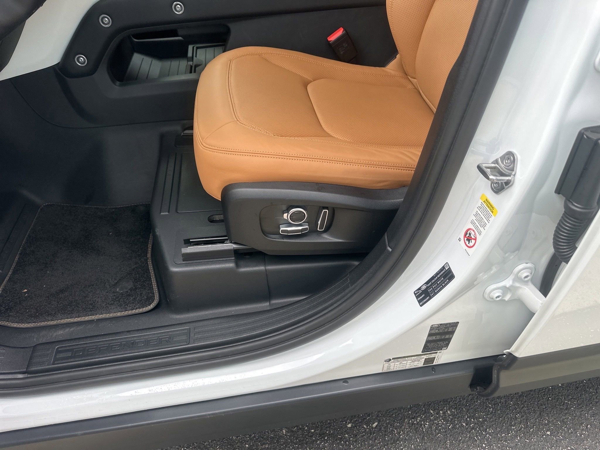 Used 2024 Land Rover Defender 130 S image 14