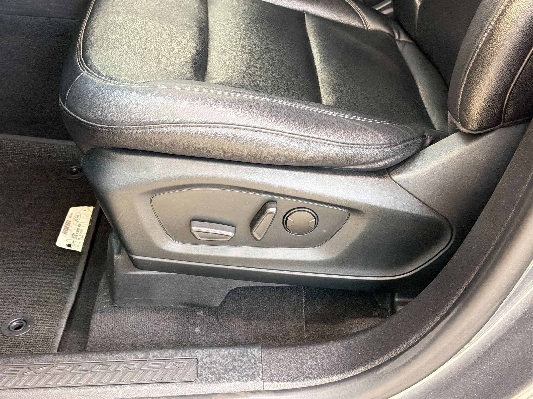 Used 2021 Ford Explorer XLT w/ Equipment Group 202A AWD/4WD image 13