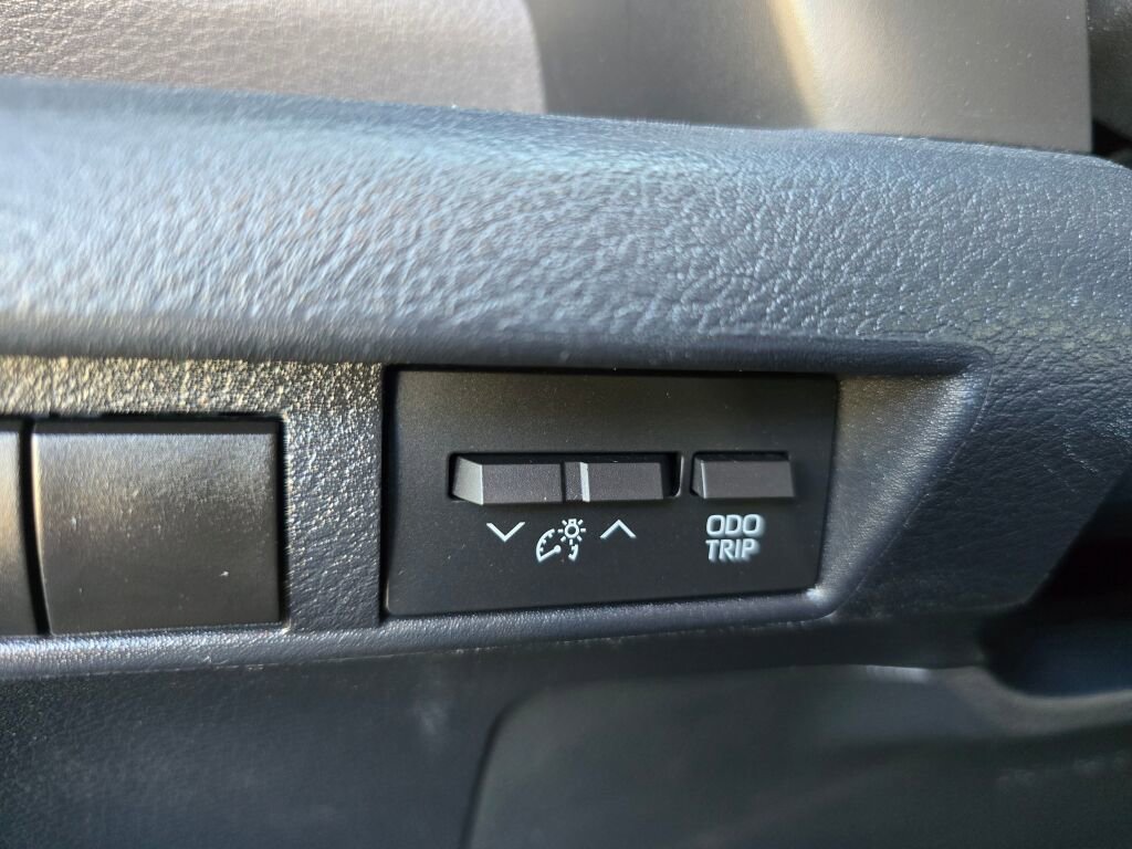 Used 2022 Toyota Sienna XSE image 21