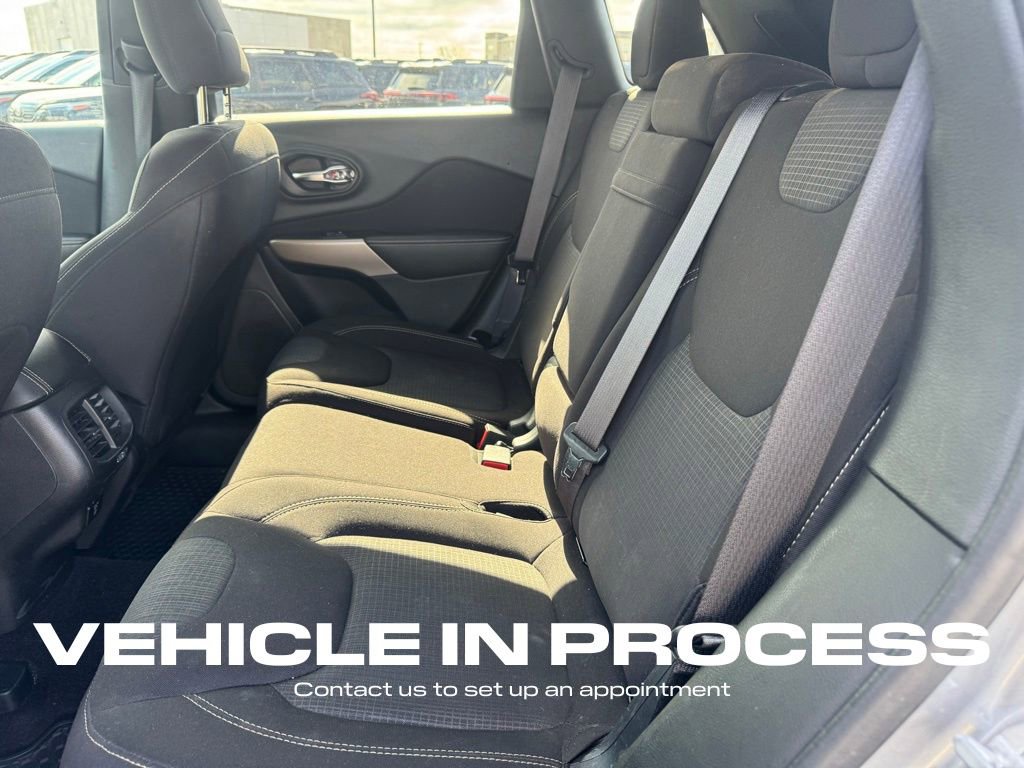 Used 2017 Jeep Cherokee Latitude w/ Safety/Convenience Group image 9