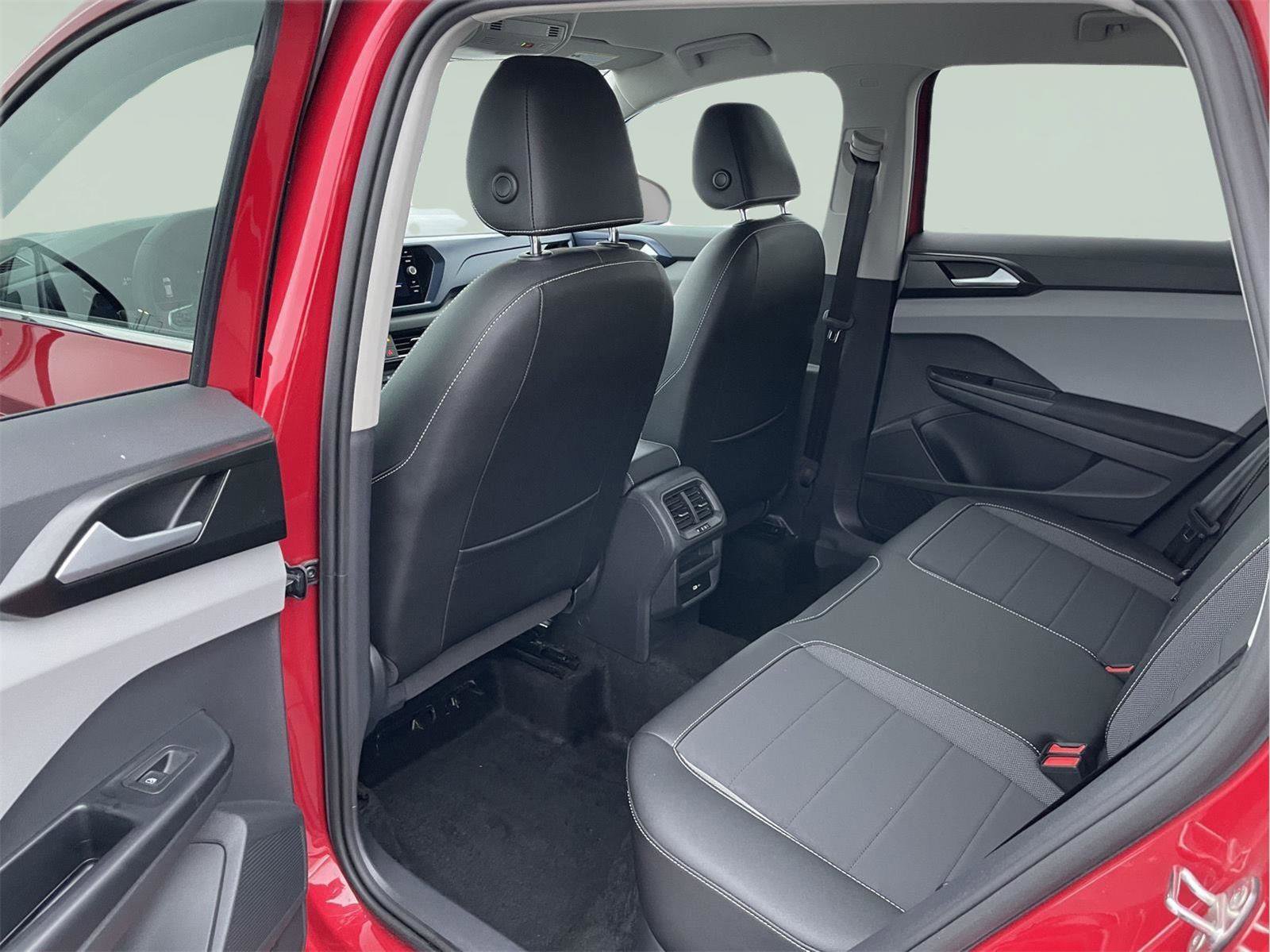 Used 2022 Volkswagen Taos SE image 14