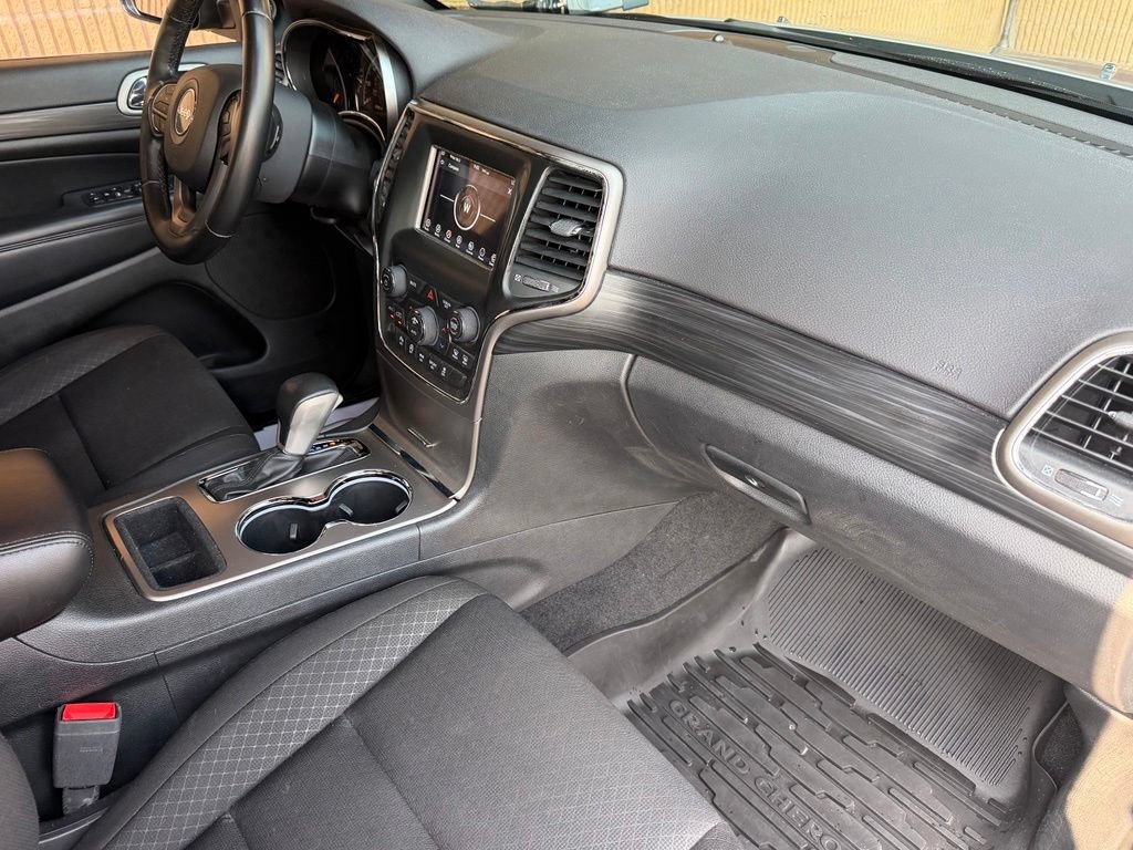 Used 2021 Jeep Grand Cherokee Laredo AWD/4WD image 41