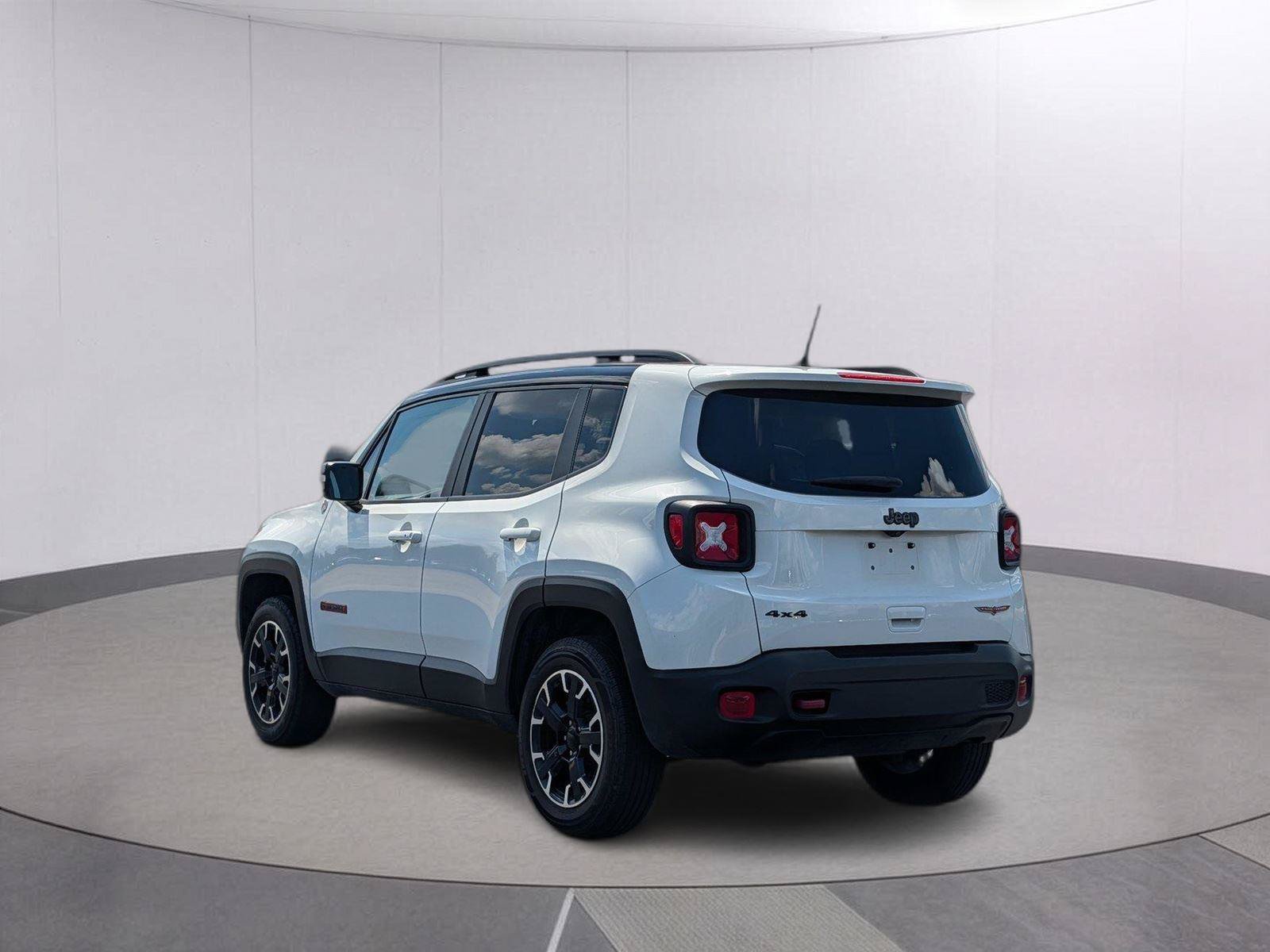 Used 2023 Jeep Renegade Trailhawk AWD/4WD image 3