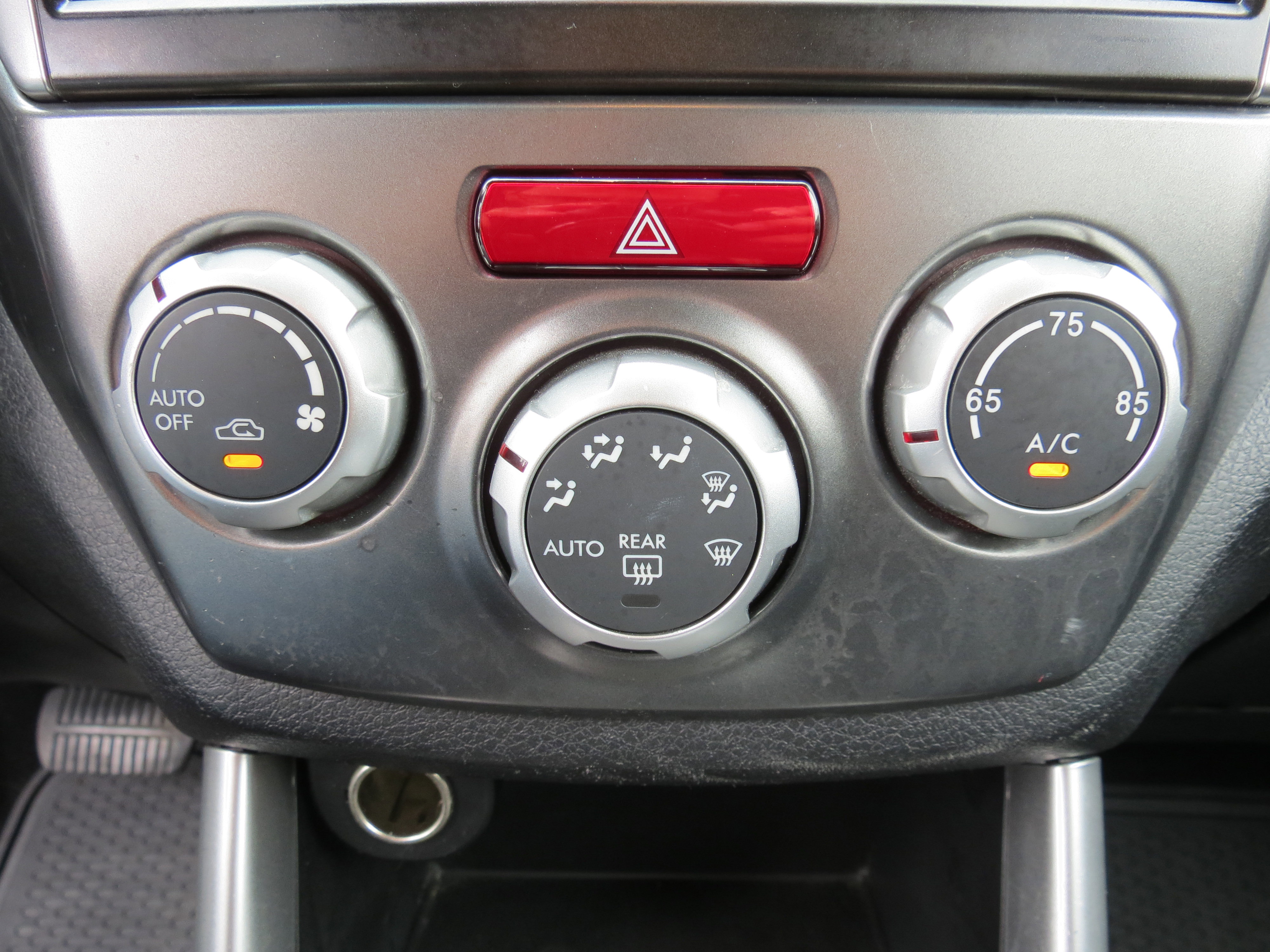 Used 2011 Subaru Forester 2.5X Limited AWD/4WD image 23