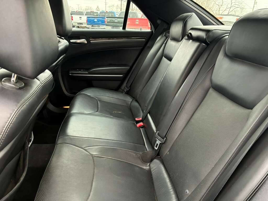 Used 2014 Chrysler 300 C image 11