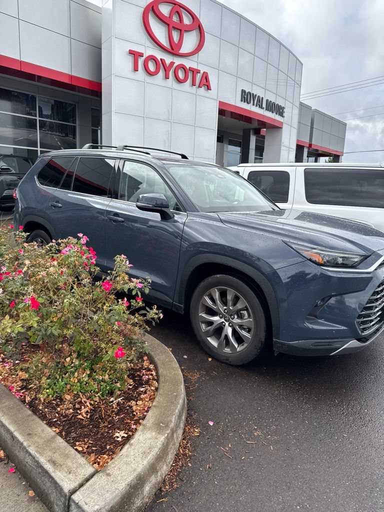 Used 2024 Toyota Grand Highlander AWD image 4