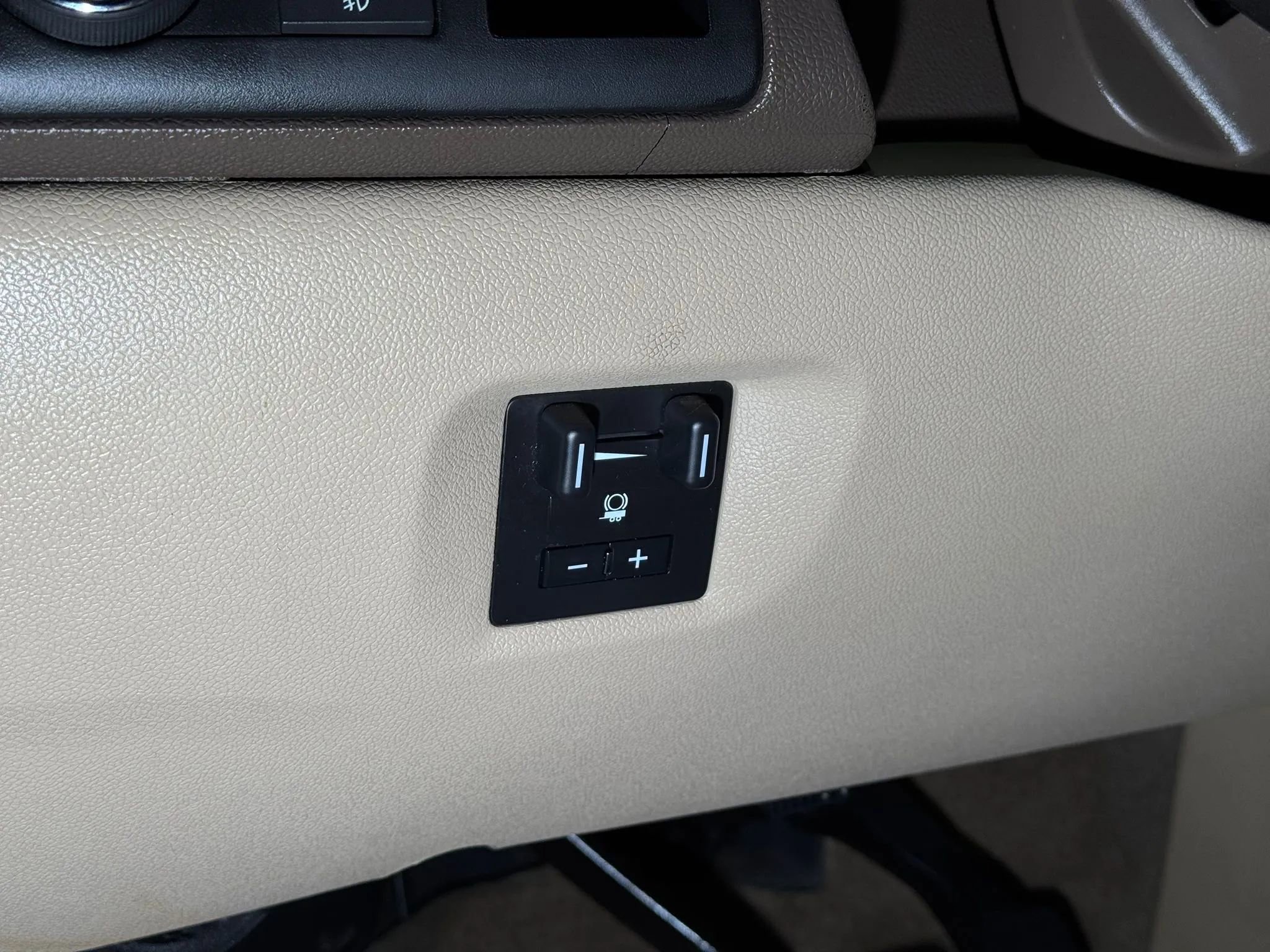 Used 2012 Chevrolet Suburban LTZ image 15