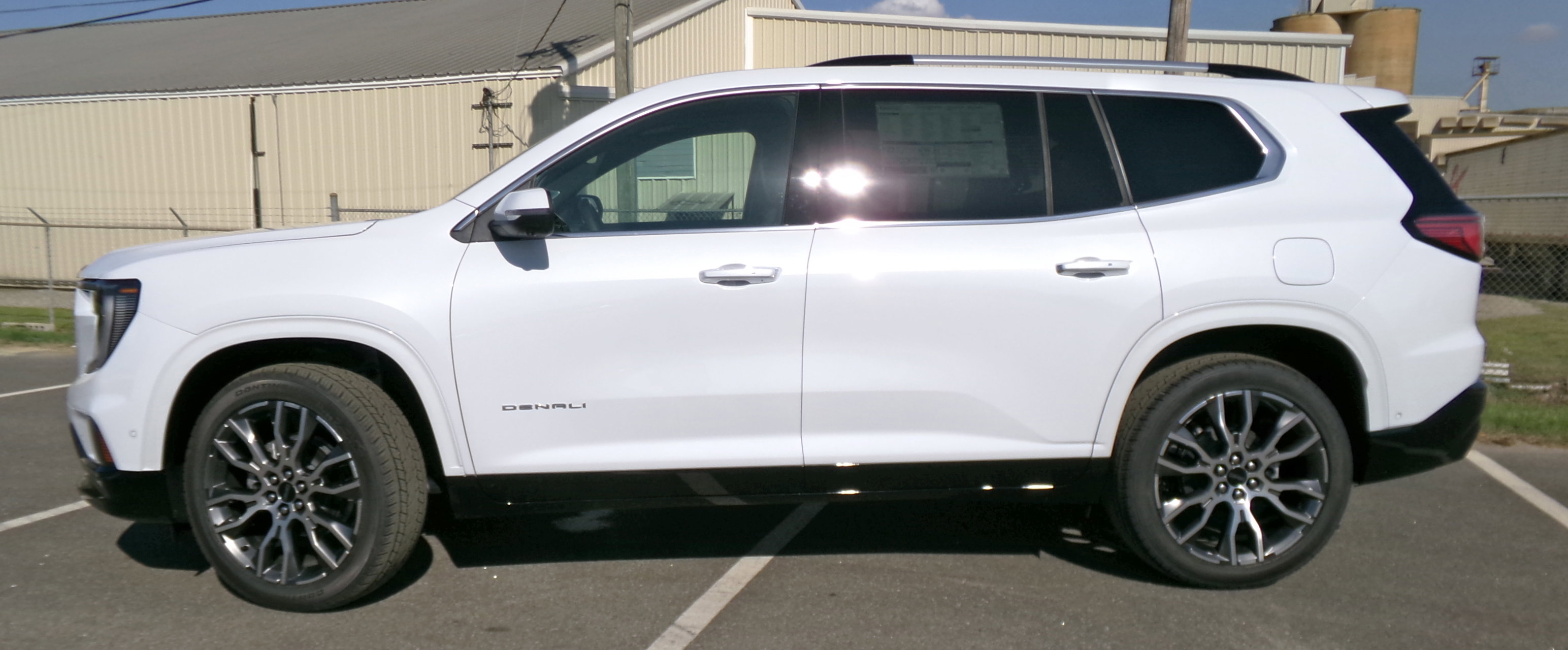 New 2026 GMC Acadia Denali Ultimate w/ LPO, Floor Liner Package image 2