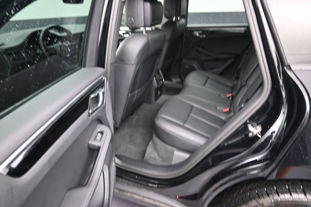 Used 2022 Porsche Macan AWD/4WD image 11