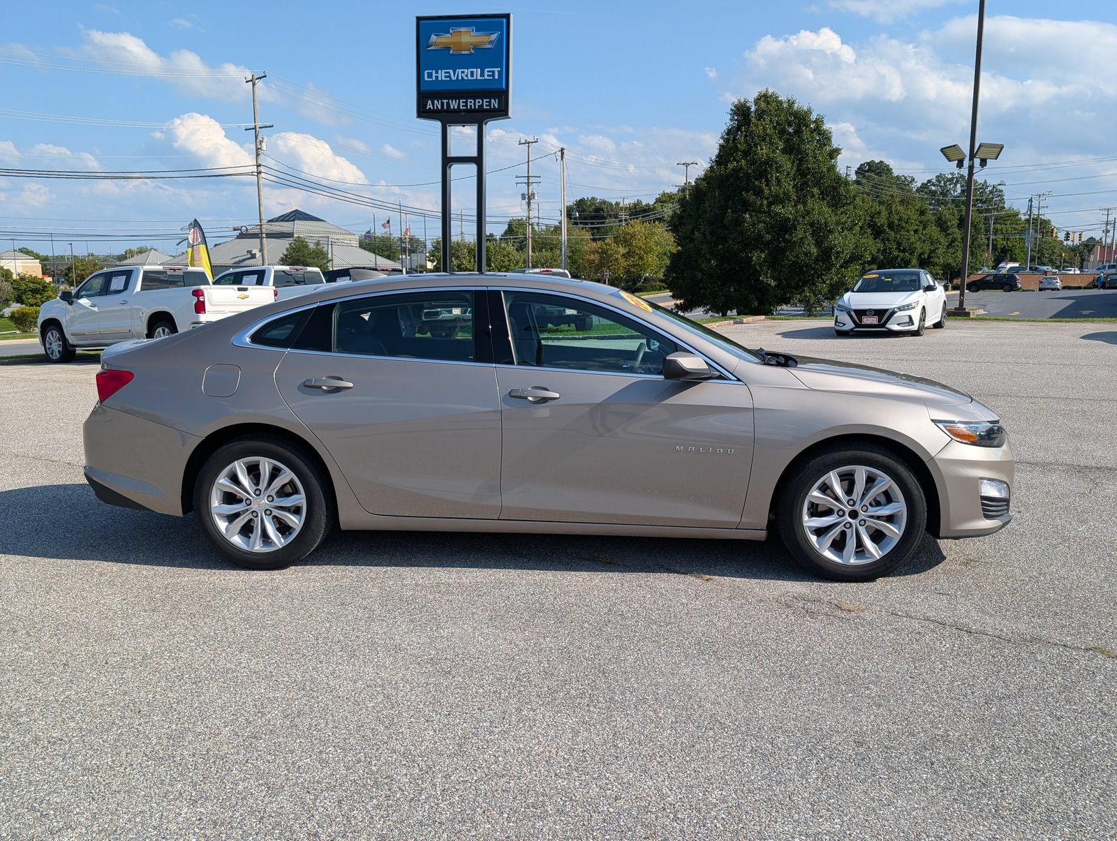 Used 2024 Chevrolet Malibu LT FWD image 2