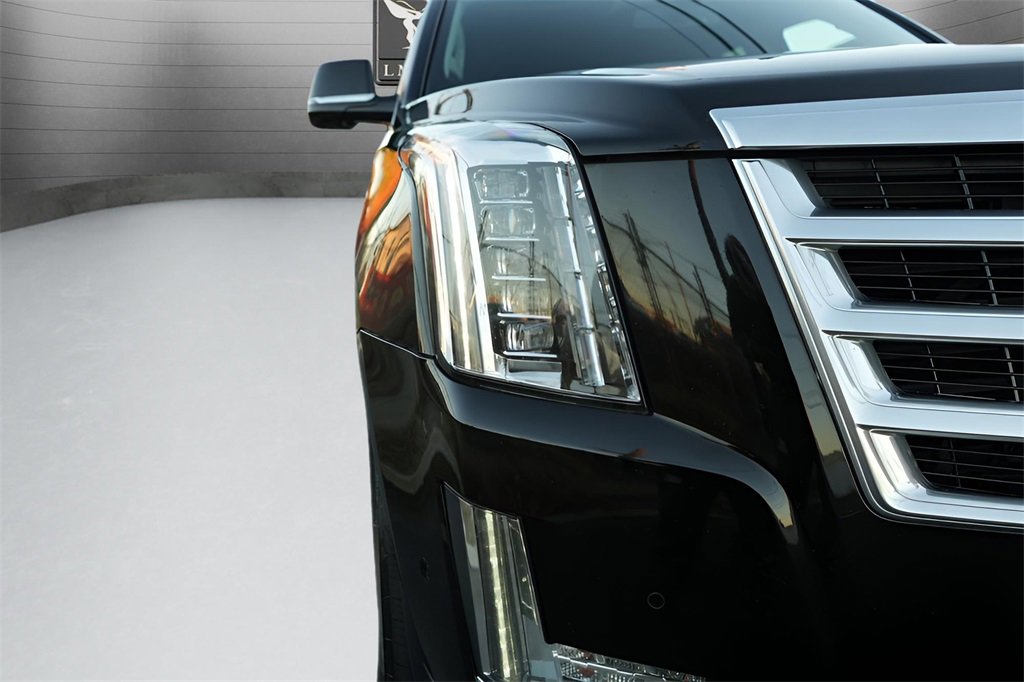 Used 2020 Cadillac Escalade ESV 4WD image 6