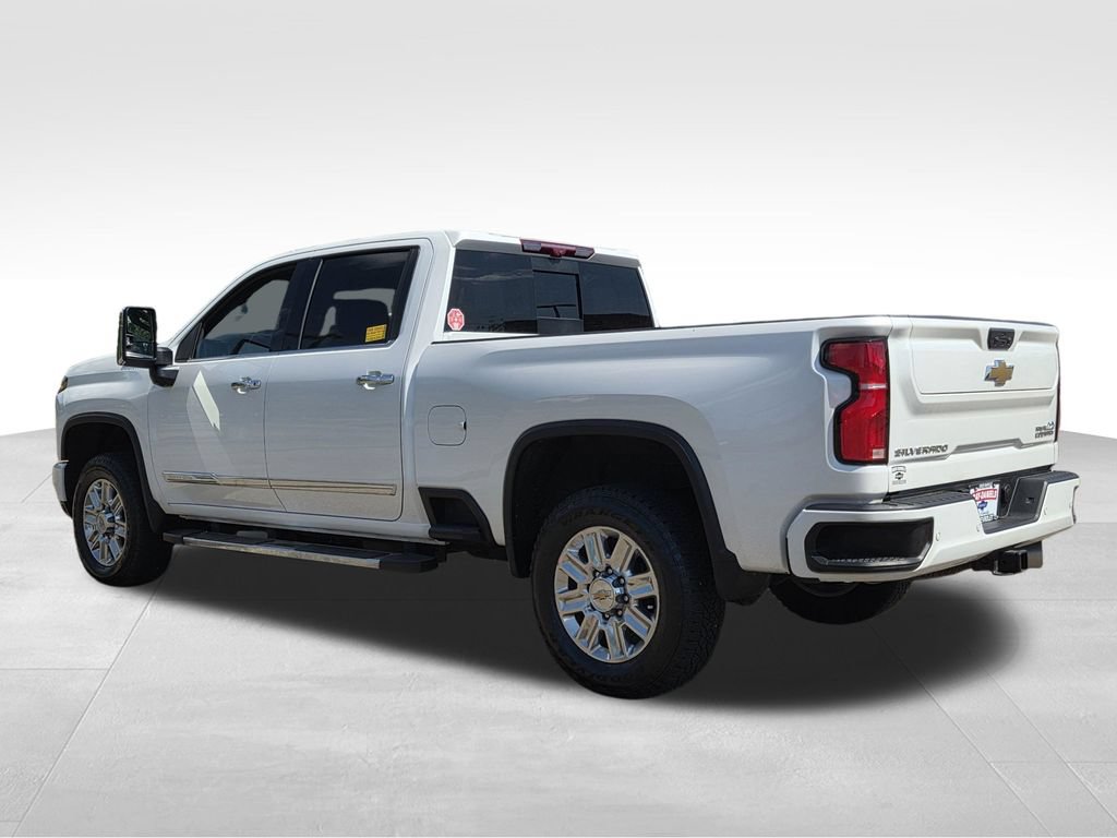 Used 2024 Chevrolet Silverado 2500 High Country w/ High Country Premium Package AWD/4WD image 8