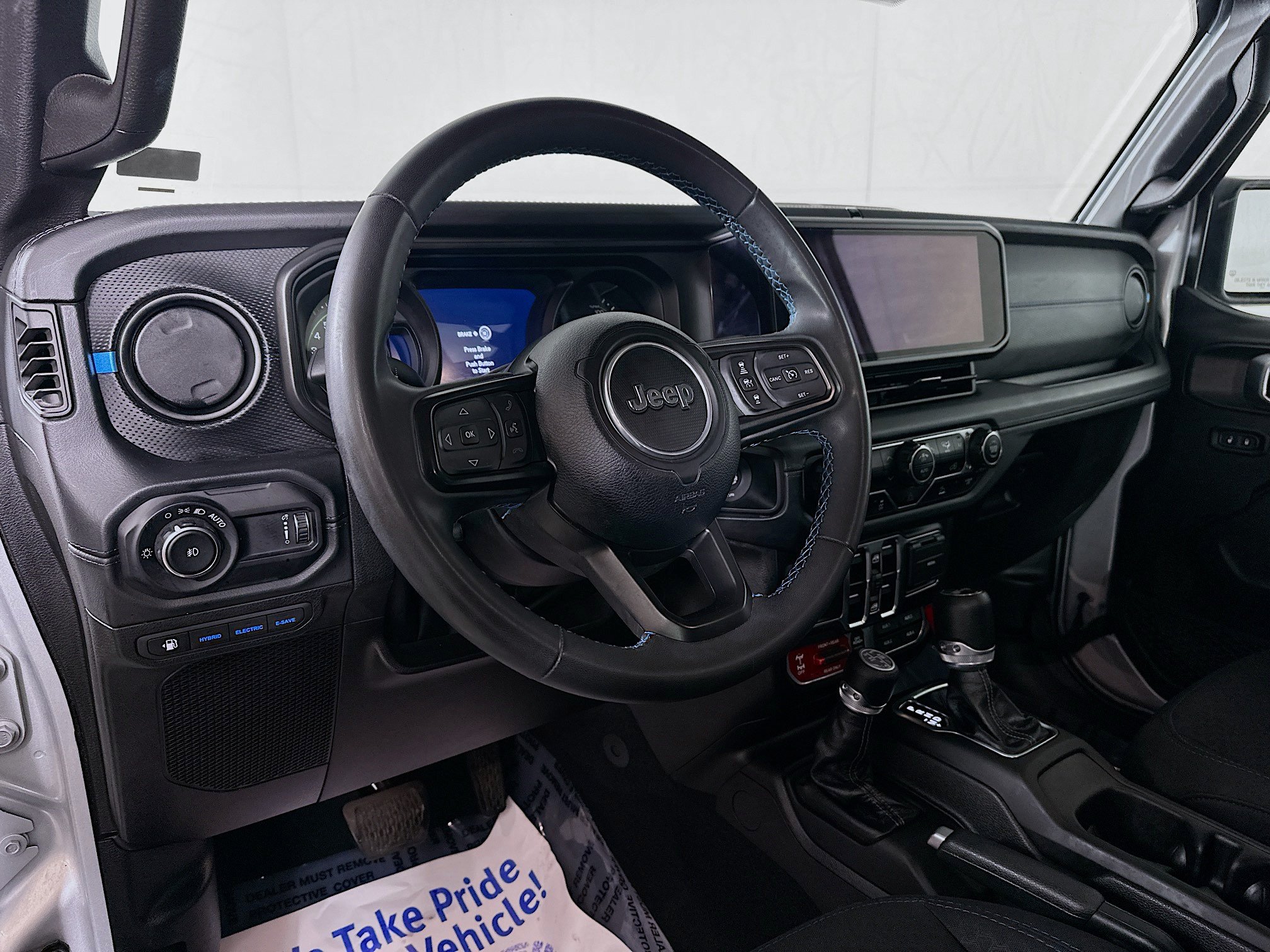 Used 2024 Jeep Wrangler Unlimited Rubicon 4xe AWD/4WD image 9