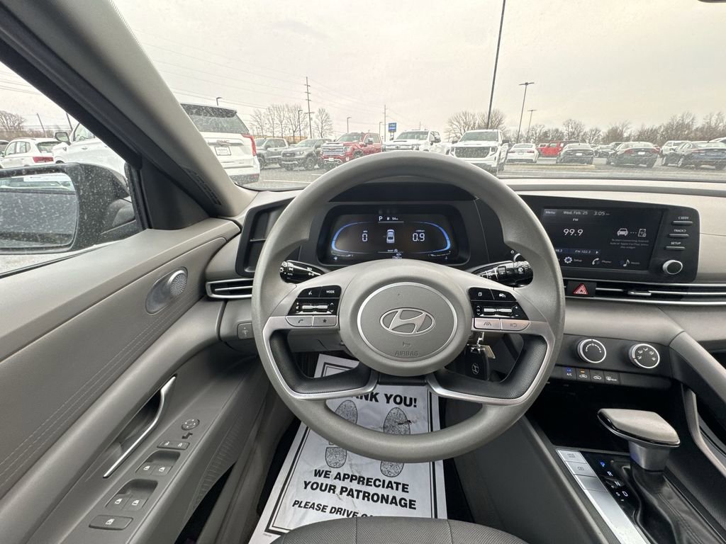 Used 2024 Hyundai Elantra SE image 14