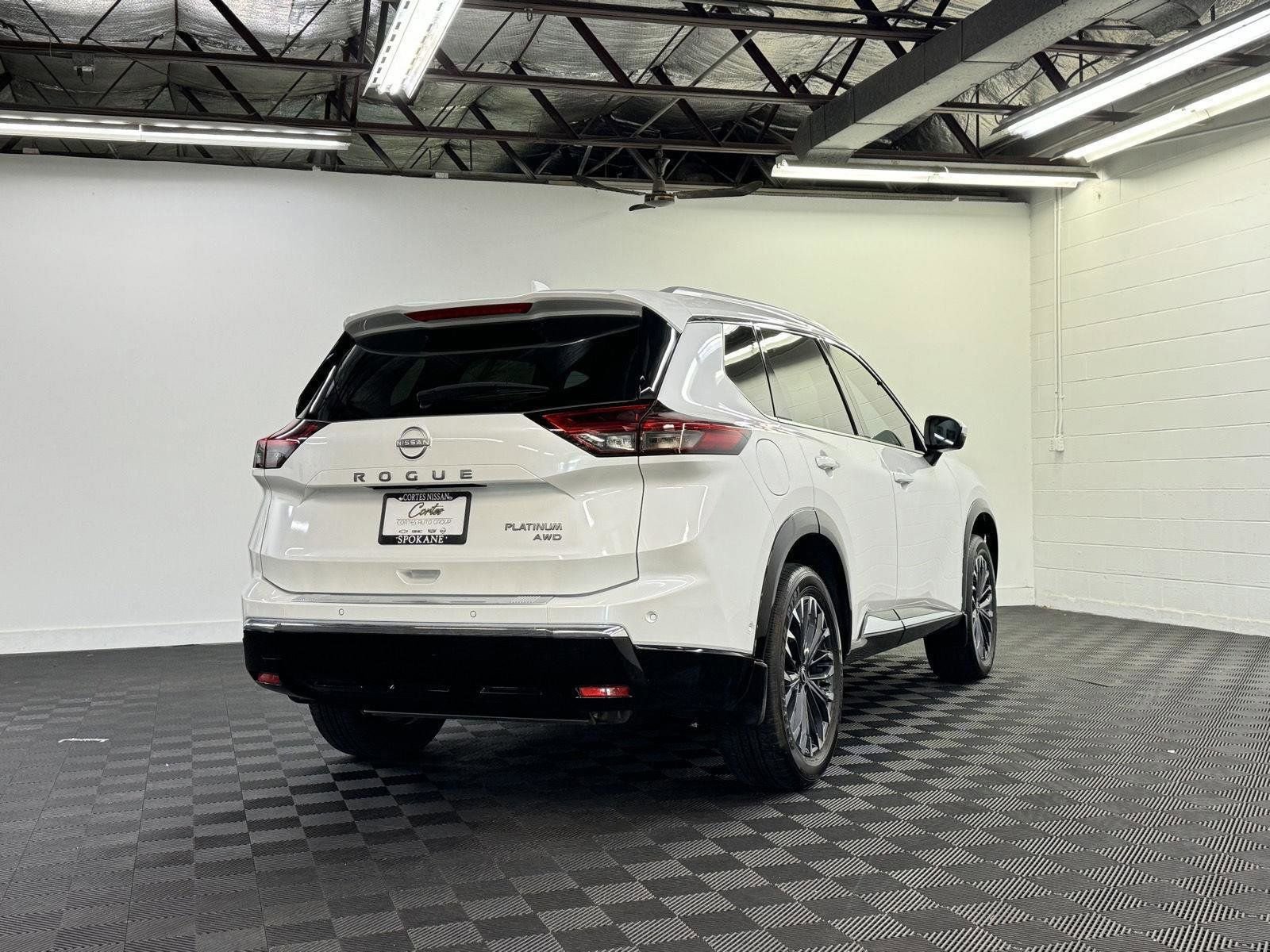 Used 2024 Nissan Rogue Platinum w/ Platinum Premium Package image 2