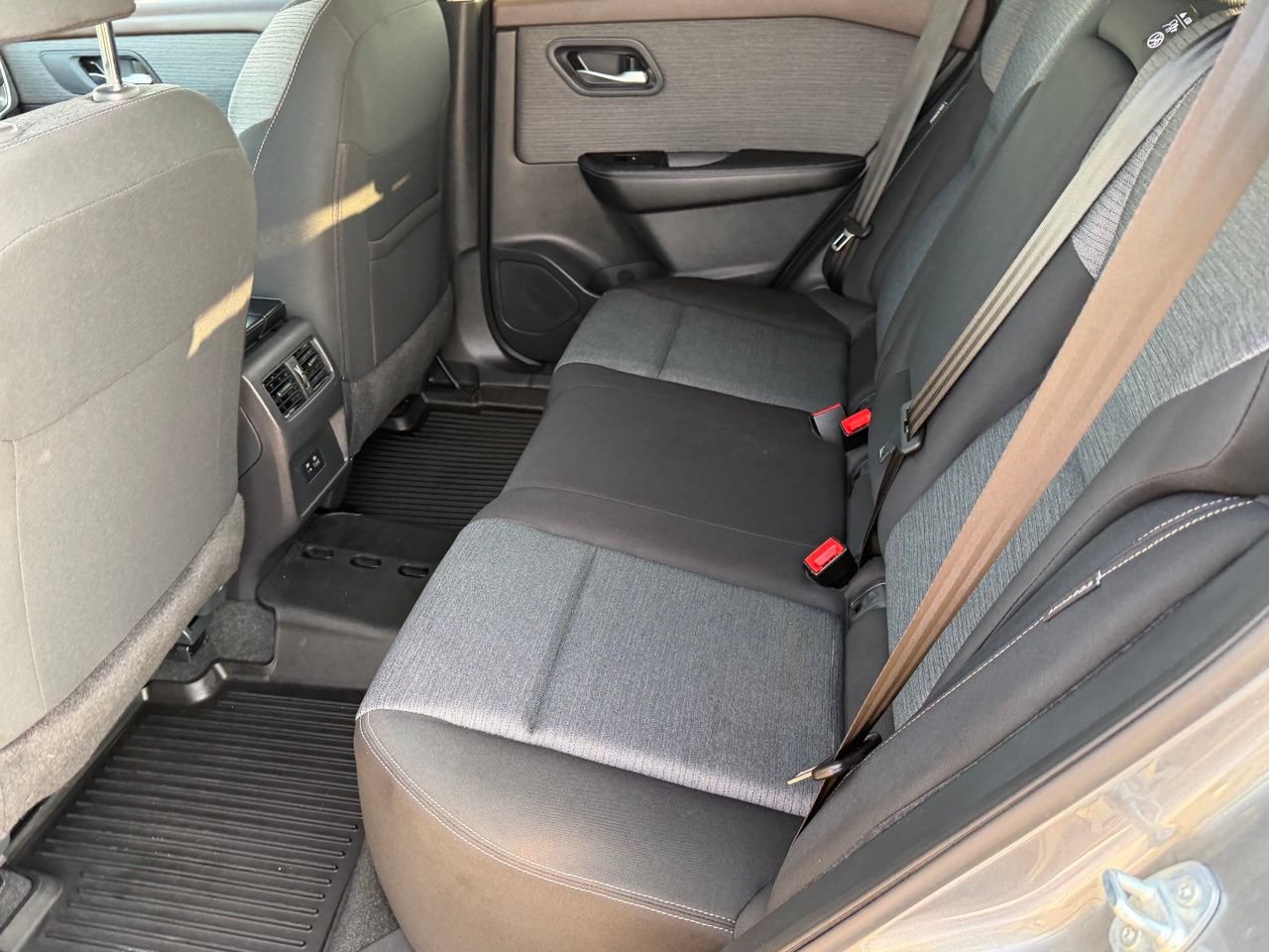 Certified 2023 Nissan Rogue SV FWD image 31