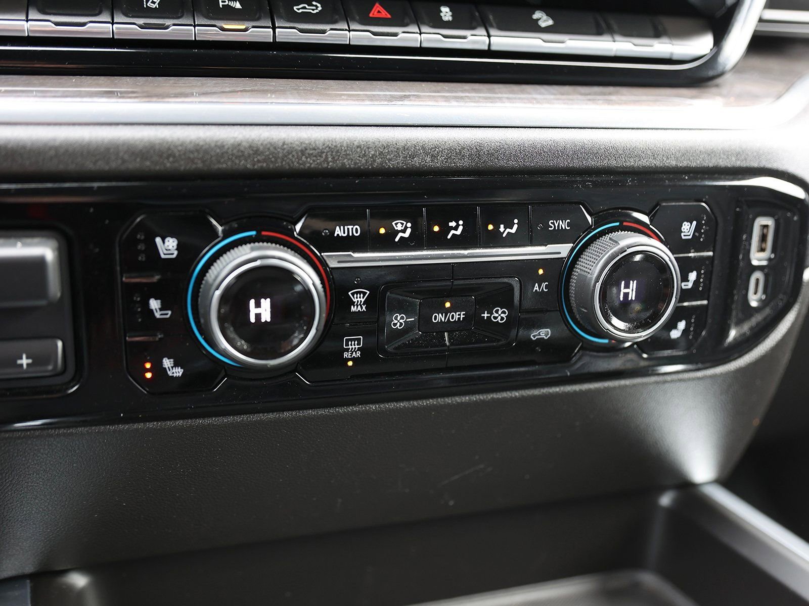 Certified 2024 Chevrolet Silverado 3500 LTZ w/ LTZ Premium Package image 32