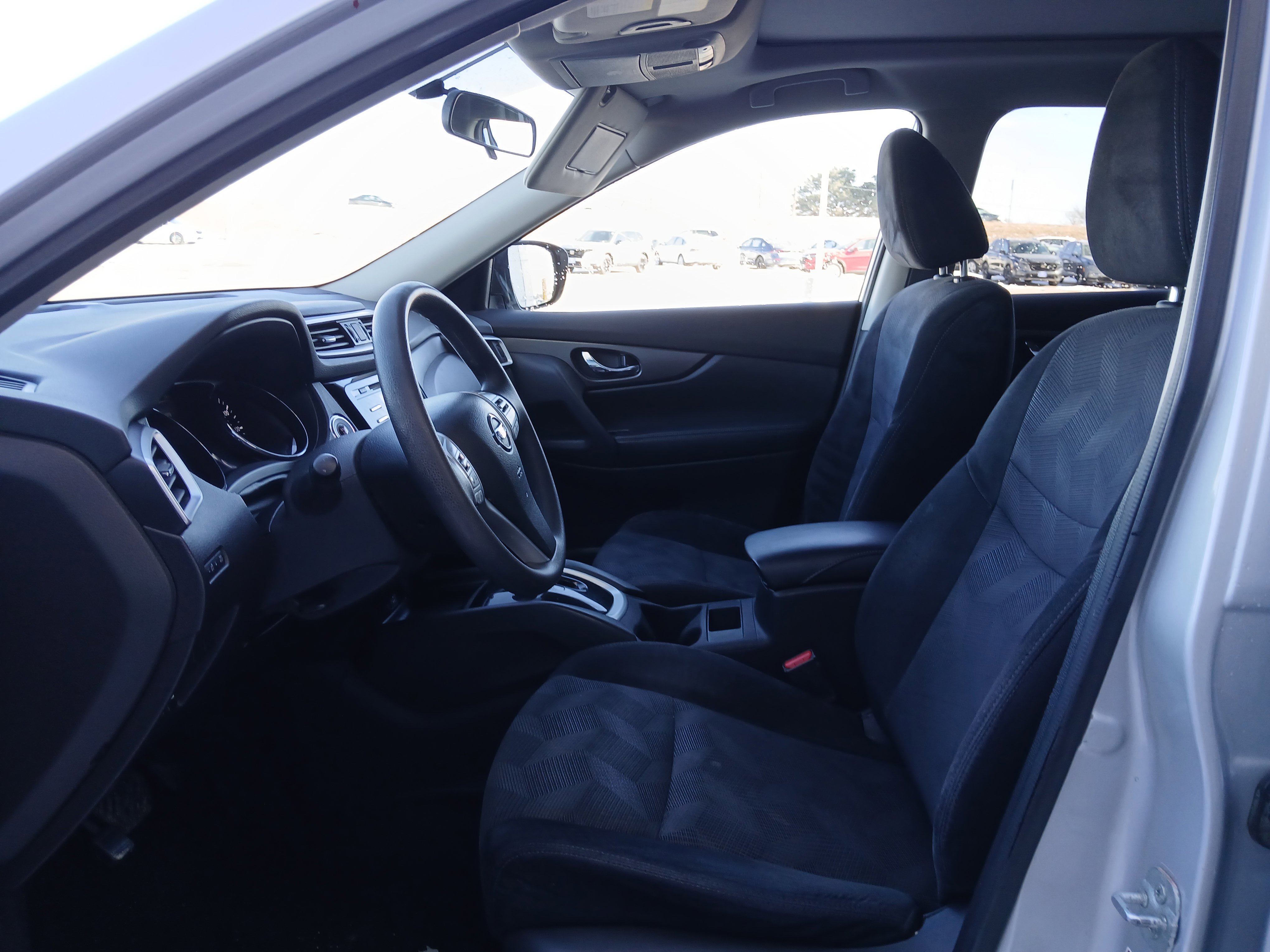 Used 2015 Nissan Rogue SV w/ SV Moonroof Package image 7