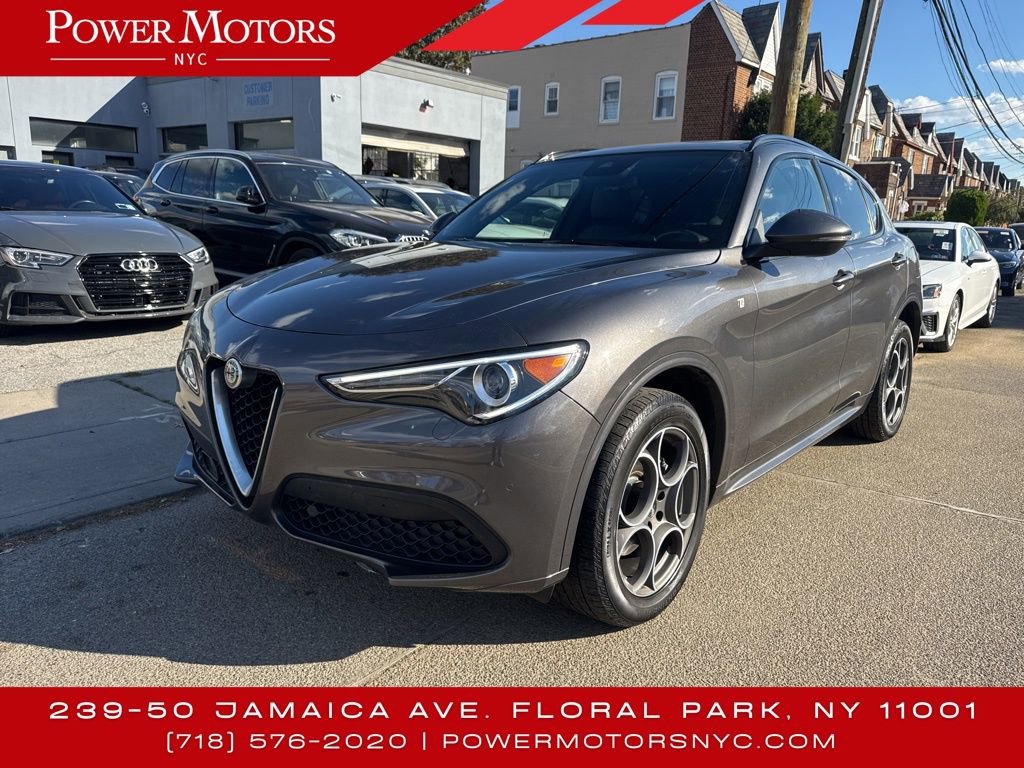 Used 2023 Alfa Romeo Stelvio Ti image 1