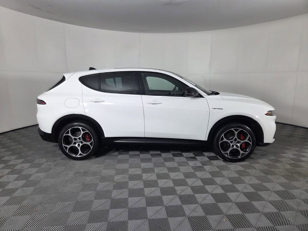 Used 2025 Alfa Romeo Tonale w/ Premium Package AWD/4WD image 5