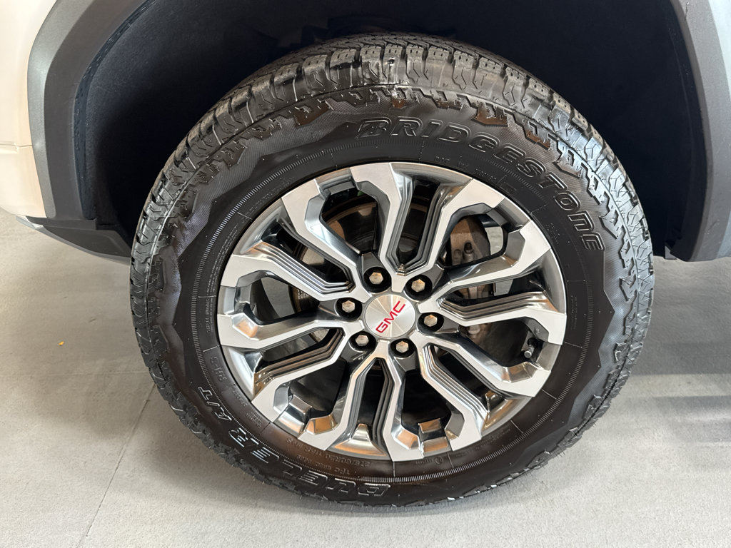 Used 2025 GMC Canyon Denali AWD/4WD image 9