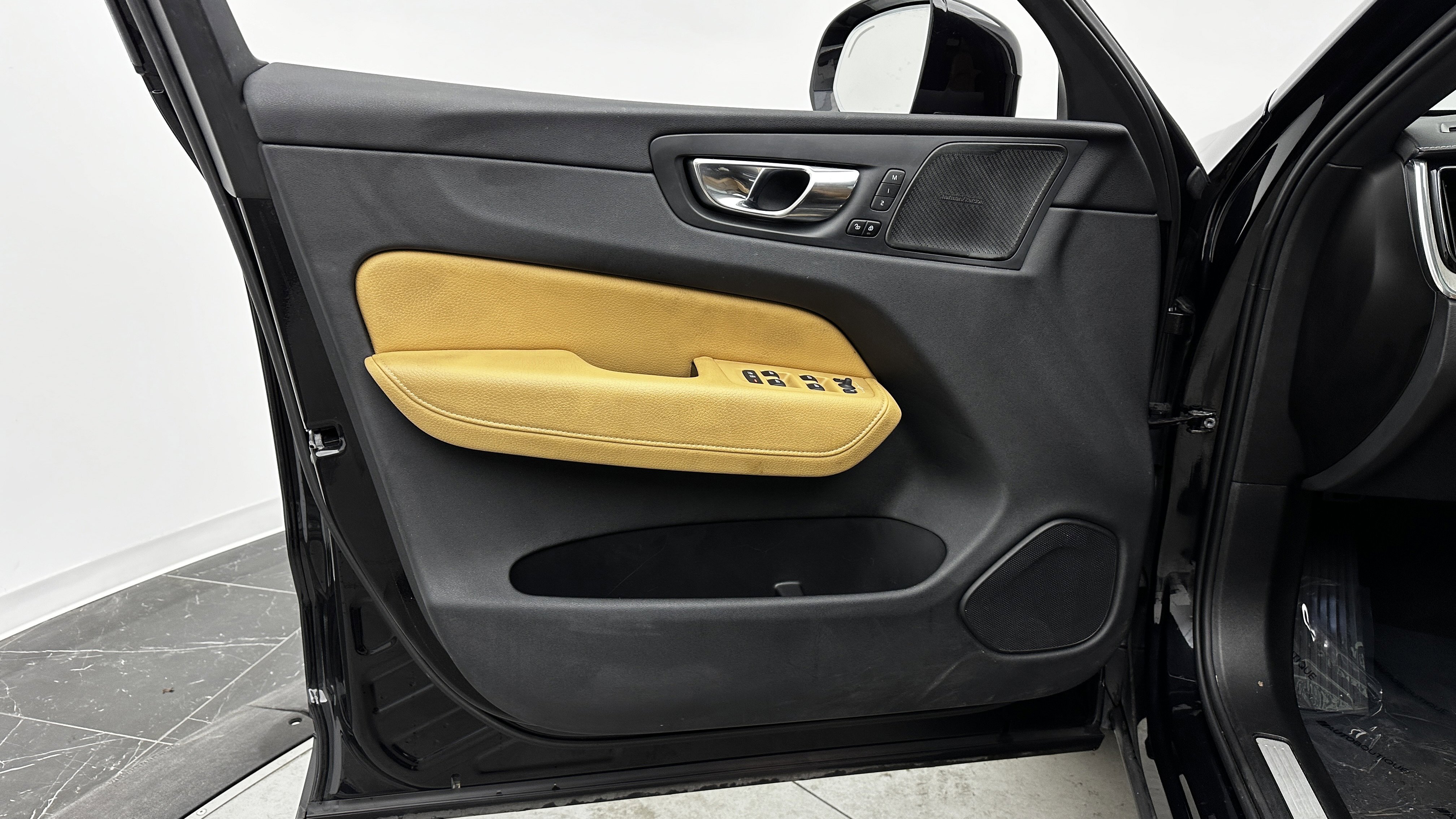 Used 2019 Volvo XC60 T6 Inscription w/ Protection Package Premier image 12