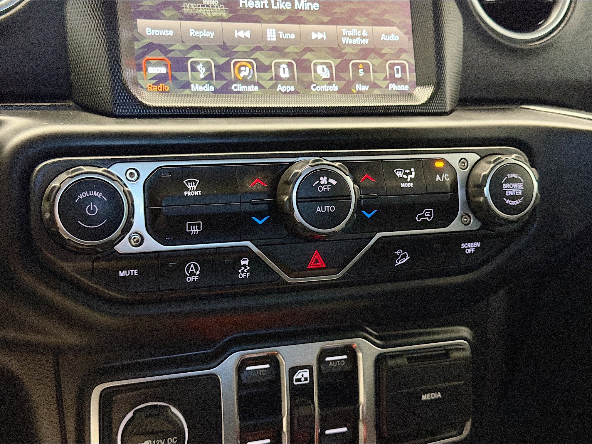 Used 2019 Jeep Wrangler Unlimited Sahara AWD/4WD image 10