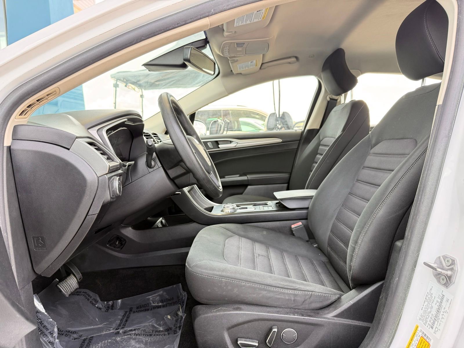 Used 2019 Ford Fusion SE FWD image 12
