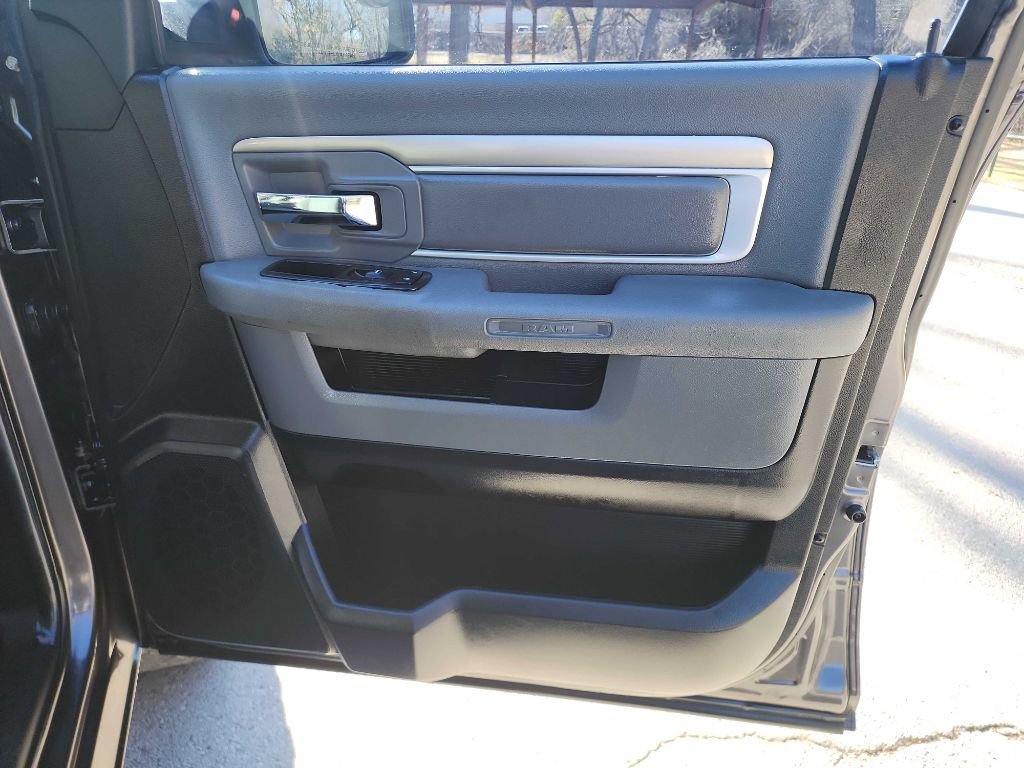 Used 2014 RAM 1500 Classic SLT image 28