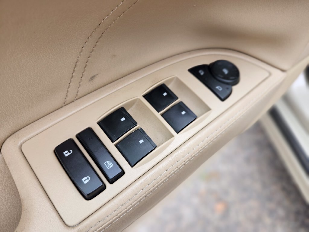 Used 2011 Buick Lucerne CX FWD image 17