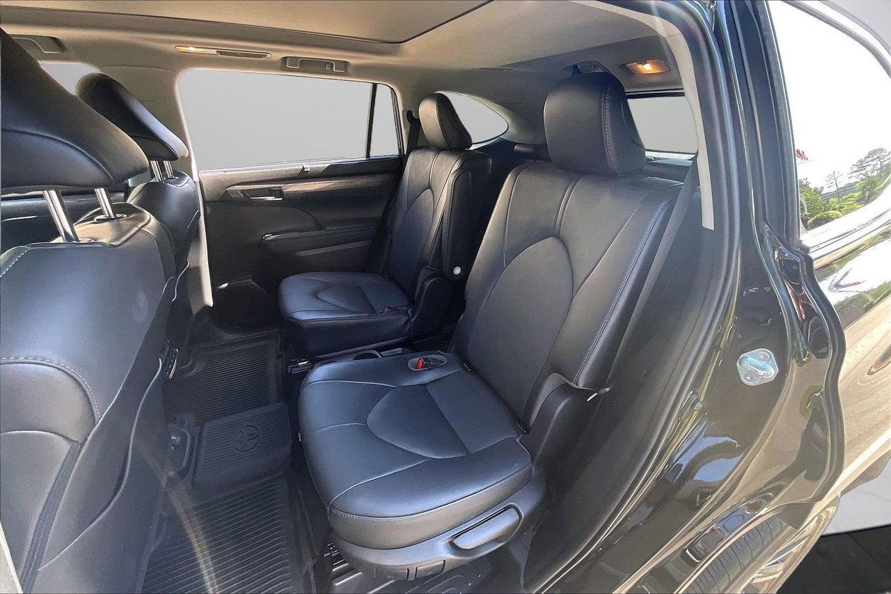 Used 2023 Toyota Highlander Platinum FWD image 23