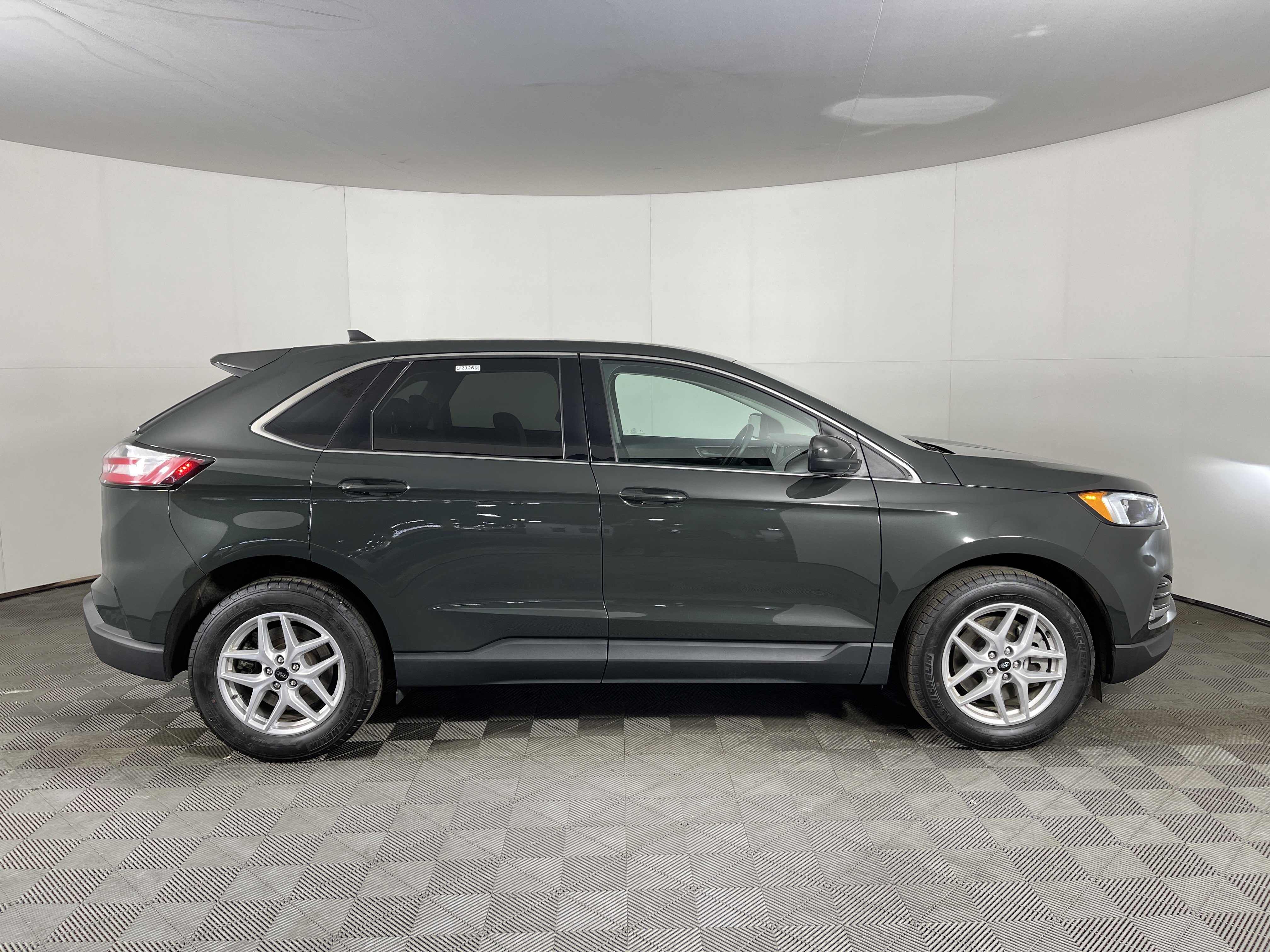 Used 2023 Ford Edge SEL w/ Convenience Package image 5
