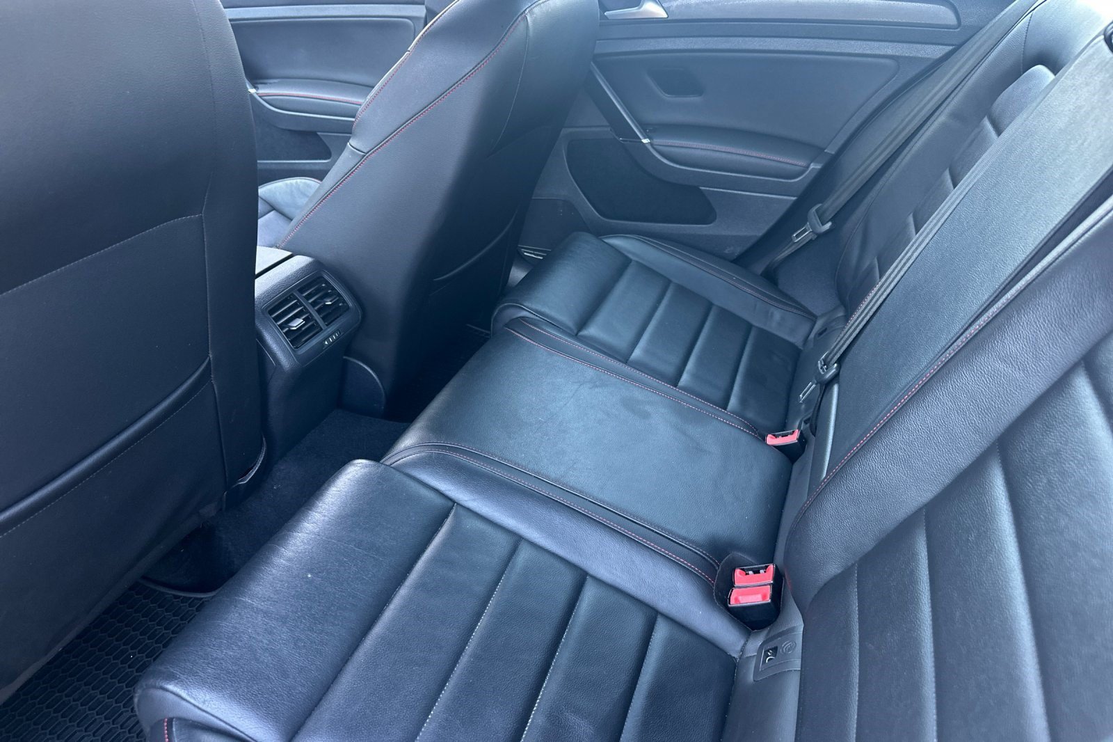 Used 2021 Volkswagen Golf 4-Door FWD image 26