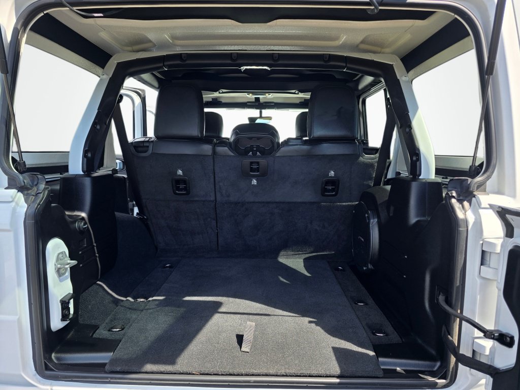 Used 2022 Jeep Wrangler Unlimited Sahara AWD/4WD image 14