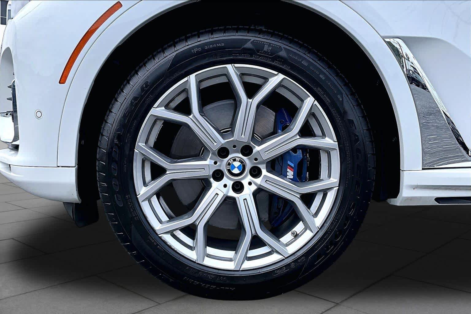 Used 2022 BMW X7 xDrive40i w/ Executive Package AWD/4WD image 18