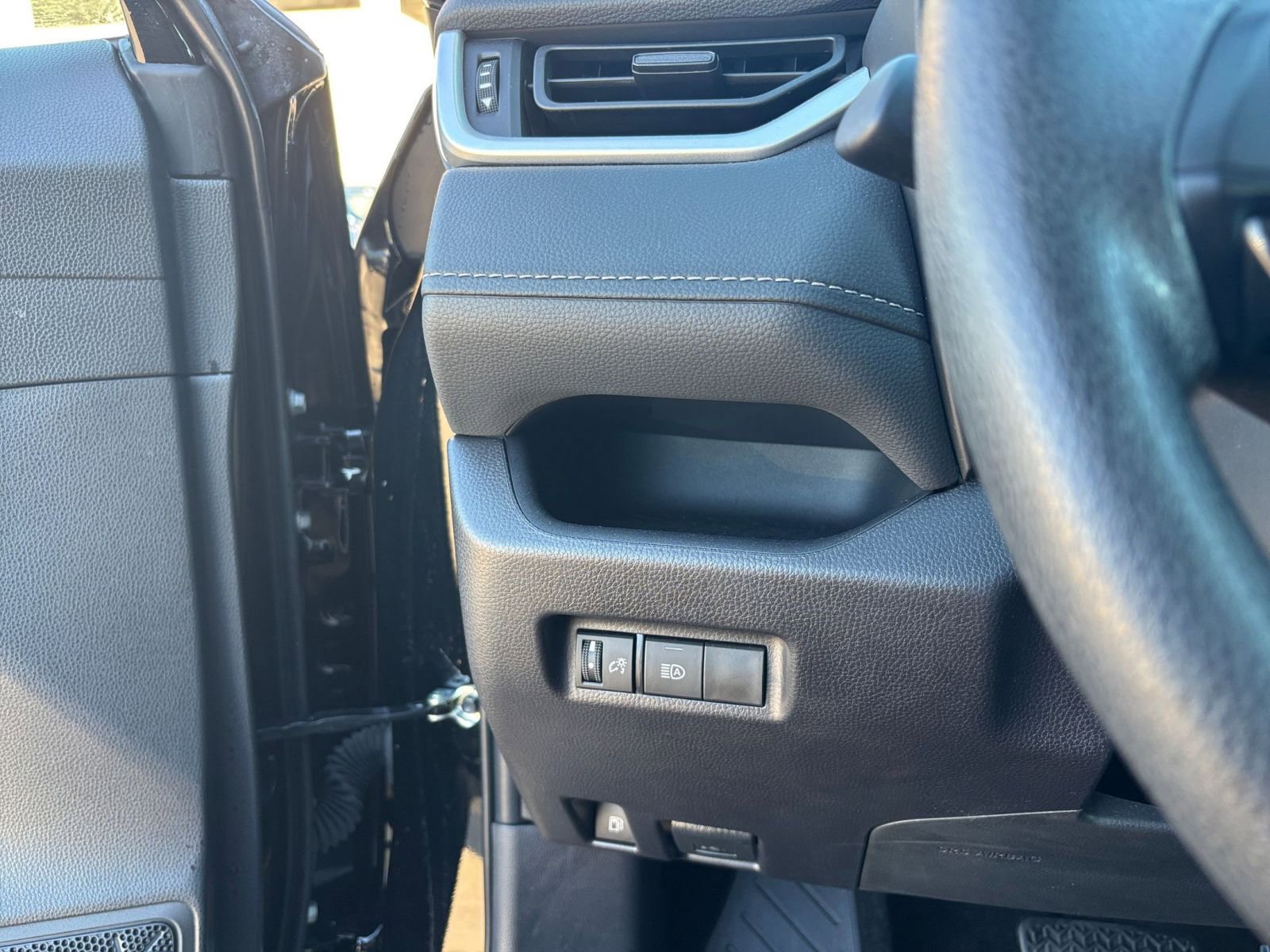 Used 2025 Toyota RAV4 LE image 32