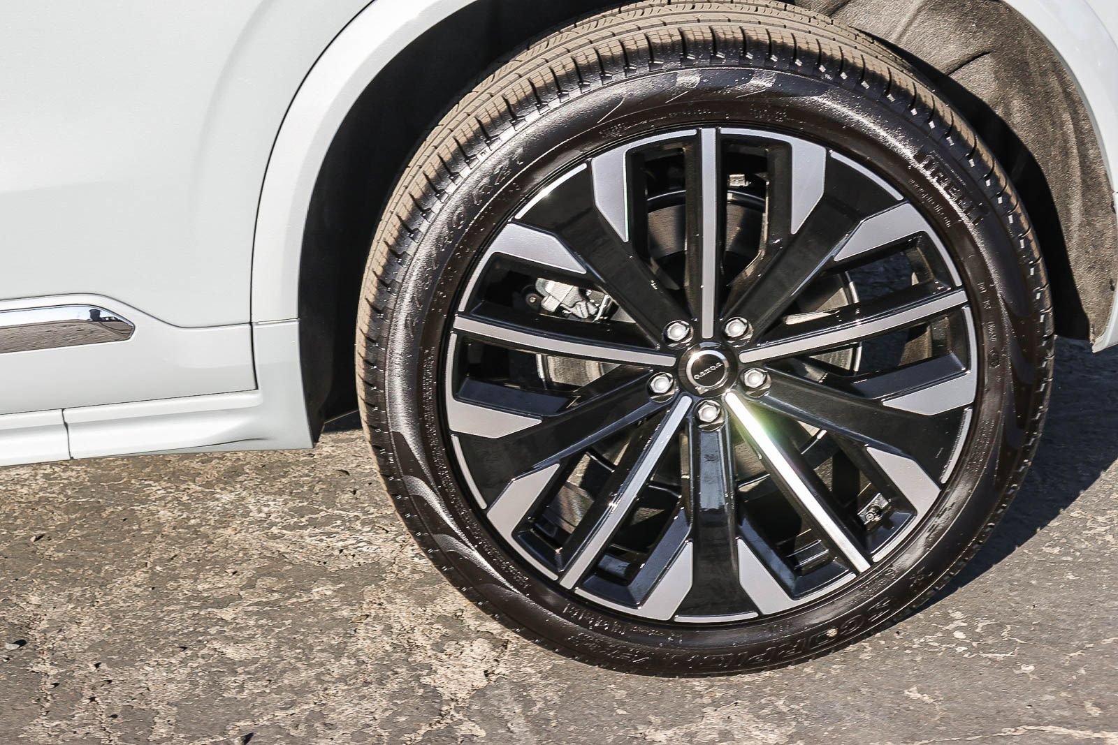 New 2026 Volvo XC90 T8 Plus w/ Protection Package AWD/4WD image 10