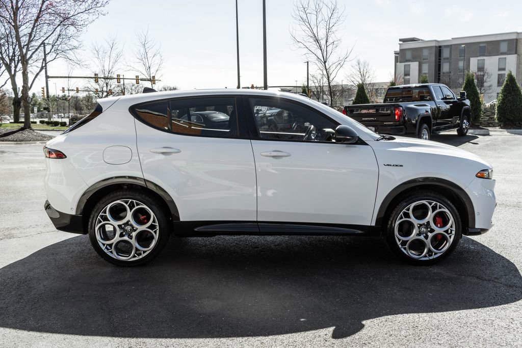 Used 2024 Alfa Romeo Tonale Veloce image 3