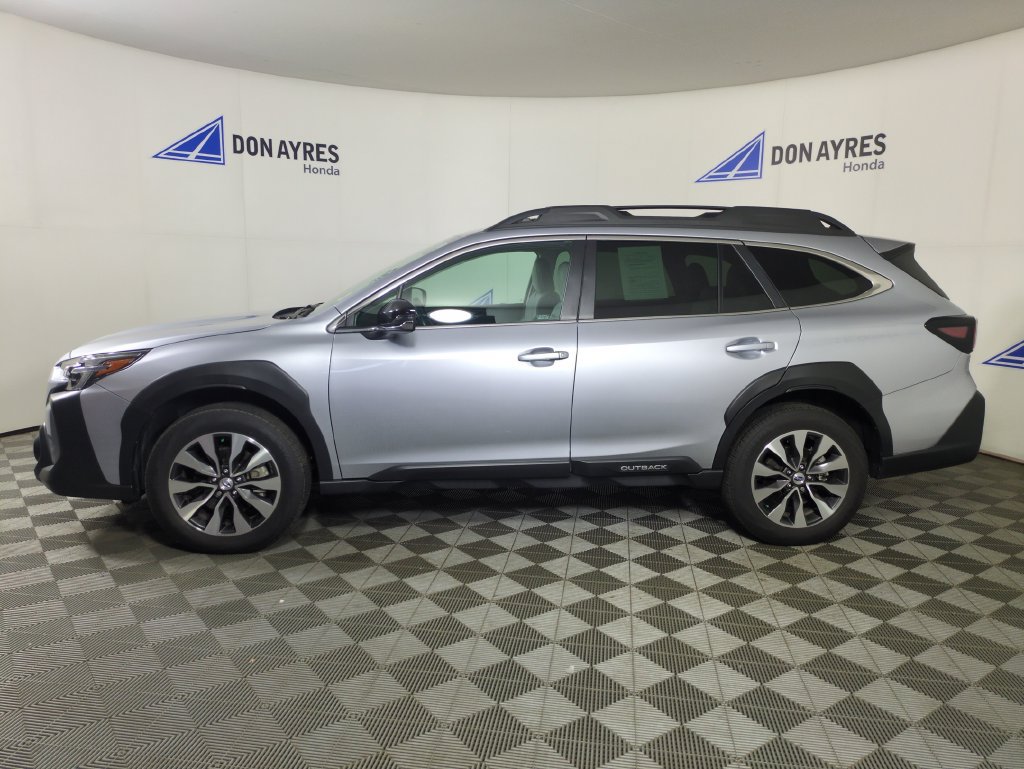 Used 2025 Subaru Outback Limited AWD/4WD image 2