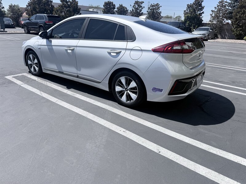 Used 2019 Hyundai Ioniq Plug-In Hybrid FWD image 8