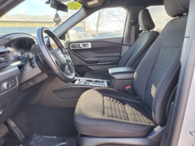 Used 2020 Ford Explorer XLT image 4
