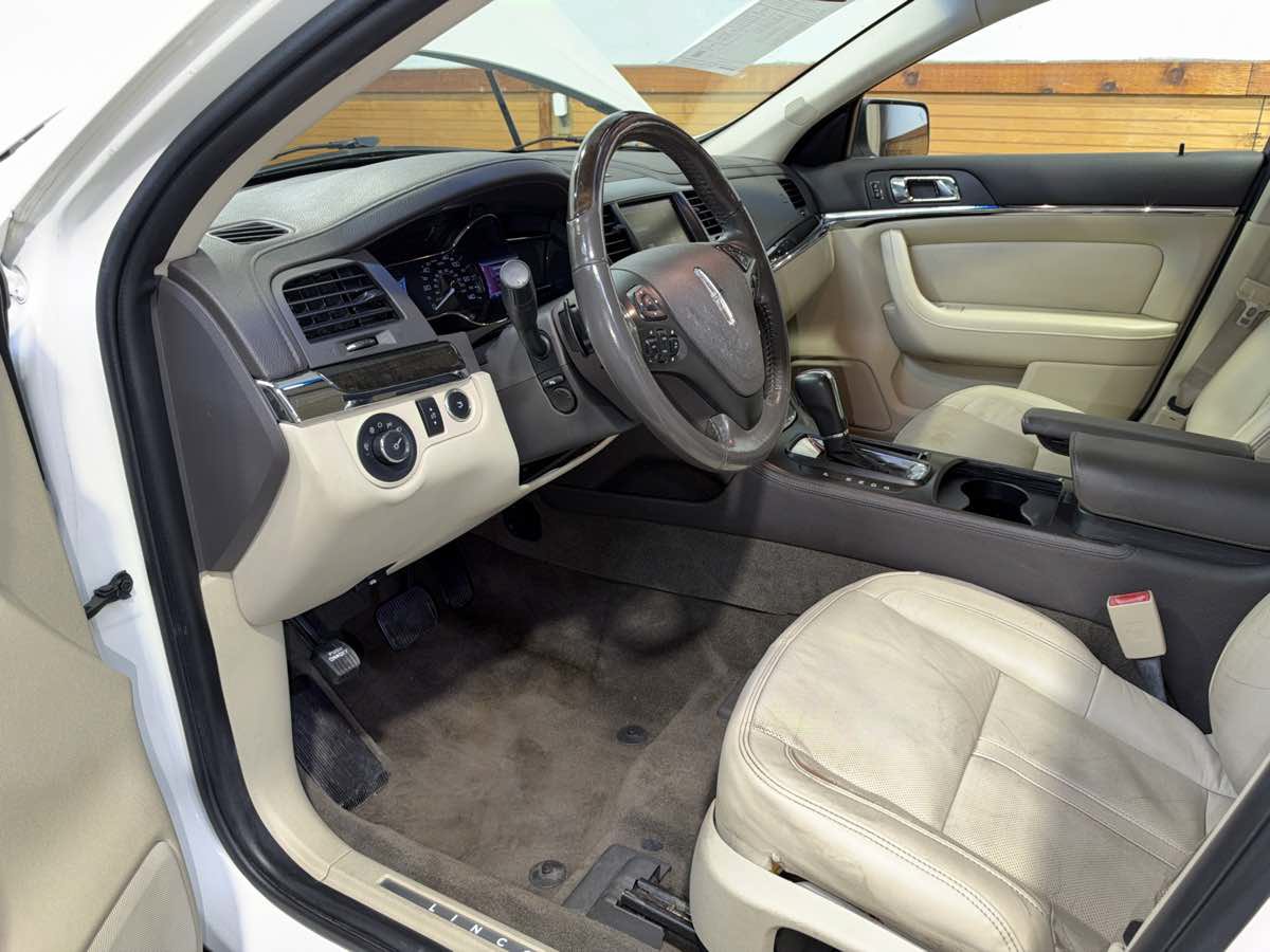 Used 2013 Lincoln MKS FWD image 15