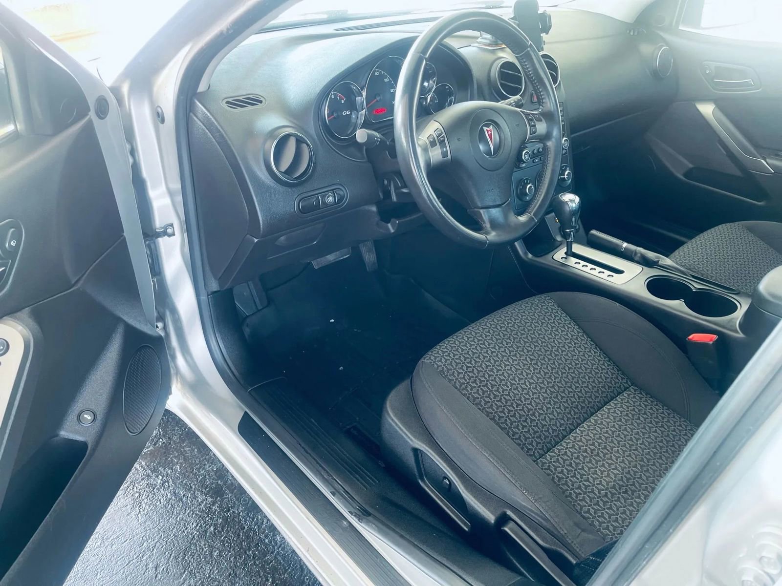 Used 2008 Pontiac G6 Sedan w/ Sun And Sound Package image 12